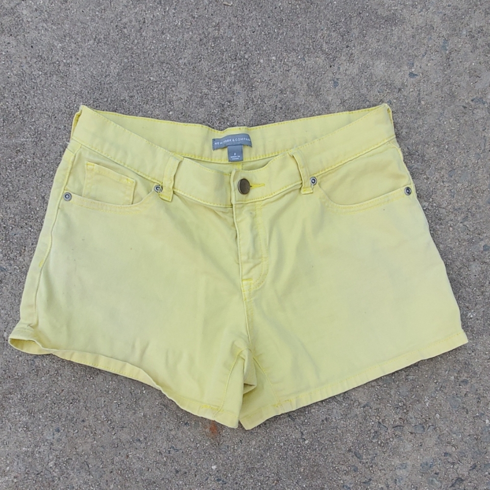 RELISTED Yellow classic styled shorts - Picture 1 of 3
